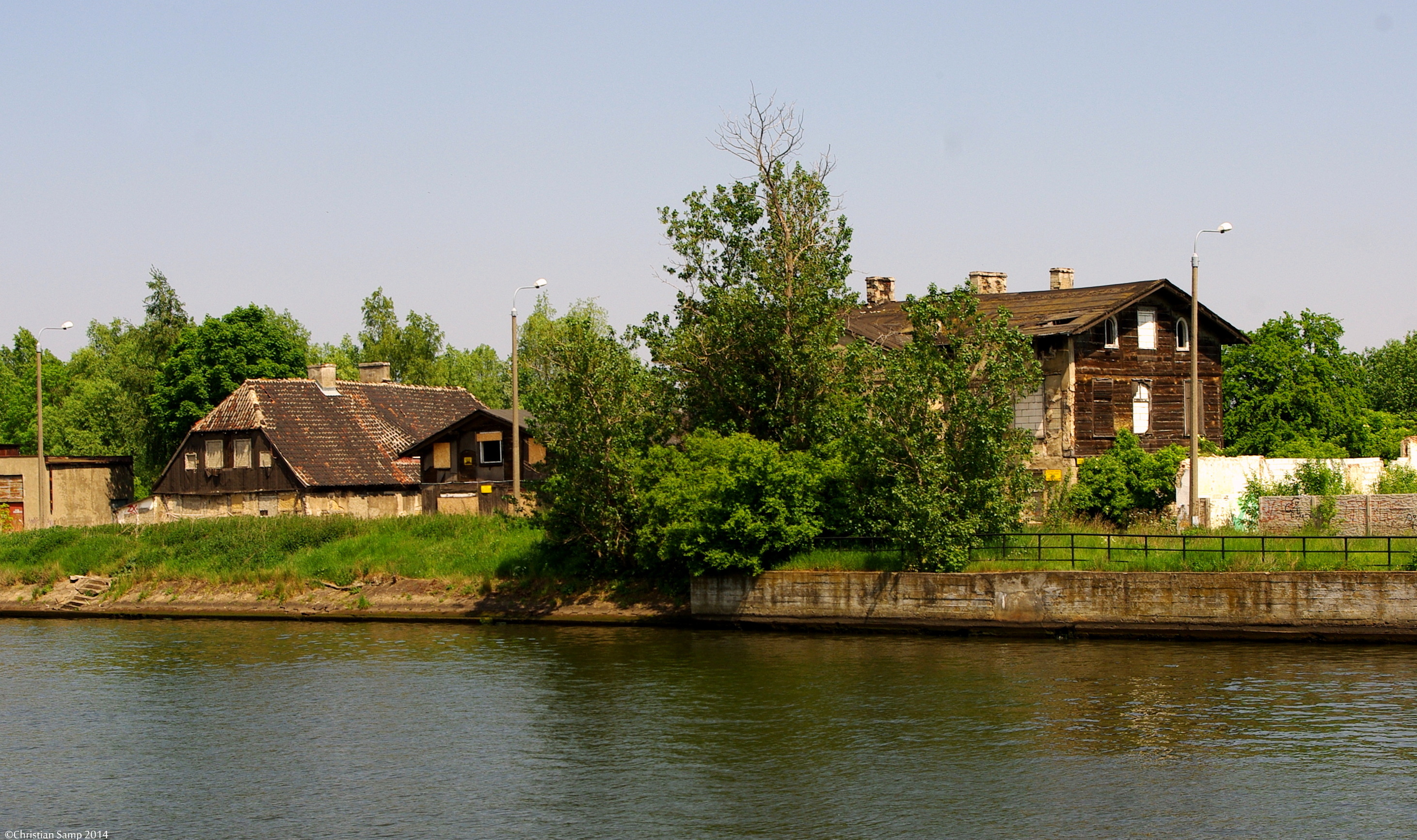 Widok na budynki - zdjęcie wykonane z ul. Wiosny Ludów w 2014 r.